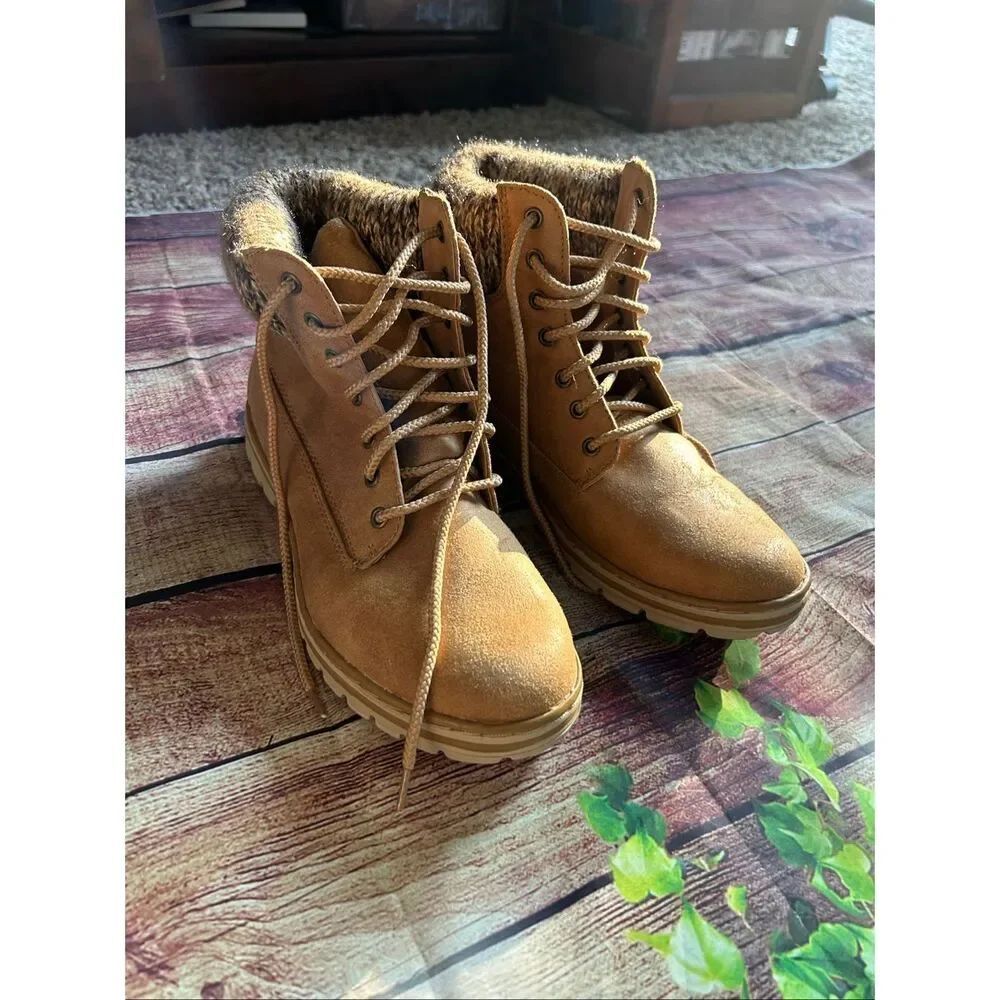 Cliffs by White Mountain Tan Suede Boot Size 8.5